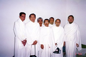 20000314_makkah_roommates Tue March 14, 2000 (8 Dzulhijjah 1420). My Makkah roommates in our room, ready in our ihram garbs before we left for Arafah to do Wukuf, which is a mandatory component of Hajj.