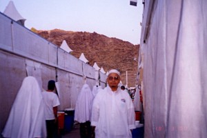20000318_mina_tent_outside Sat March 18, 2000 (12 Dzulhijjah 1420). Me outside the Maktab 82 tents in Mina.