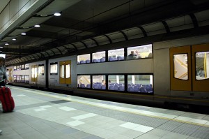 IMG_7854_sydney-airport_train_en Another view of the double-decker train