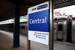IMG_7944_sydney_cetral_station_en Central signboard on Platform 3