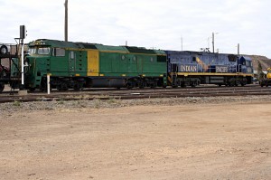IMG_8140_IP_locos_2_broken_hill_en At Broken Hill, I can see the two locomotives used to haul the 700m-long Indian Pacific train from Sydney via the Blue Mountains to Adelaide